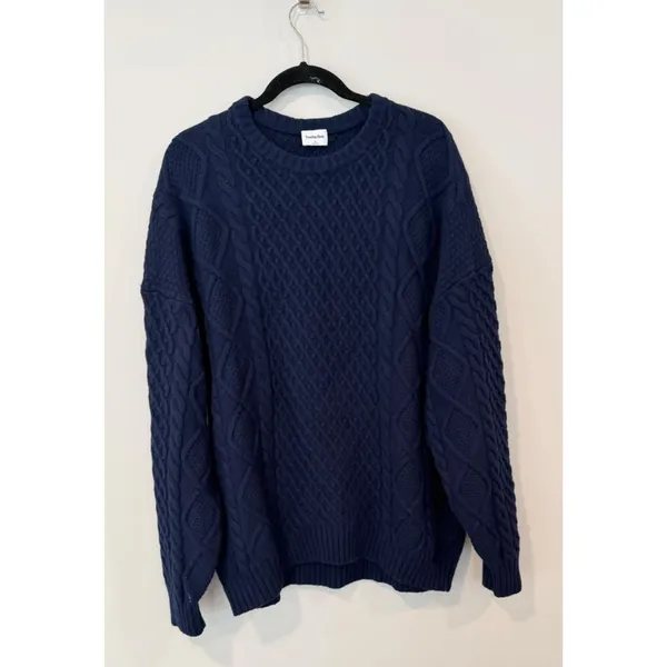 Aritzia Oversize Wool Blend Crewneck Sweater Size Medium - Image 4