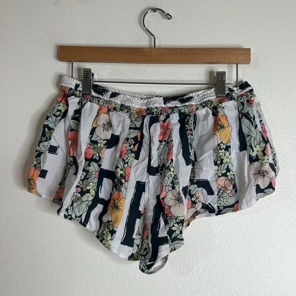 Victoria's Secret Women's Floral Logo Pajama Shorts‎ White Medium - Image 6