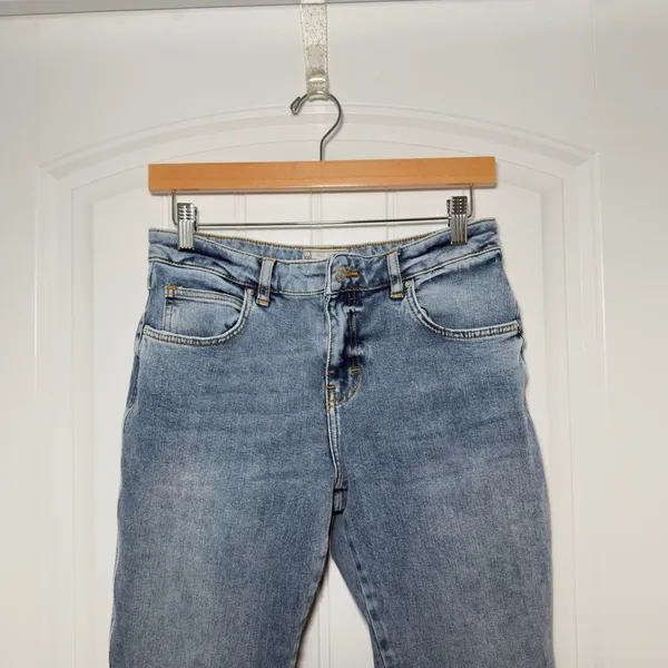 Free People Women‎ 28R Mid Rise Cropped Flare Distressed Hems Boho Hippie Jeans - Image 3