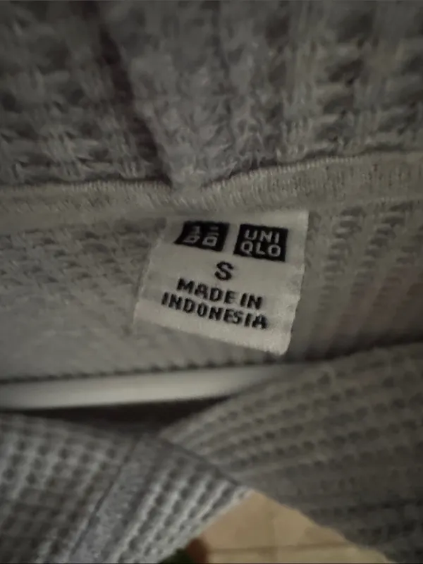 Uniqlo Light Gray Waffle Knit Hooded Sweatshirt - Image 2