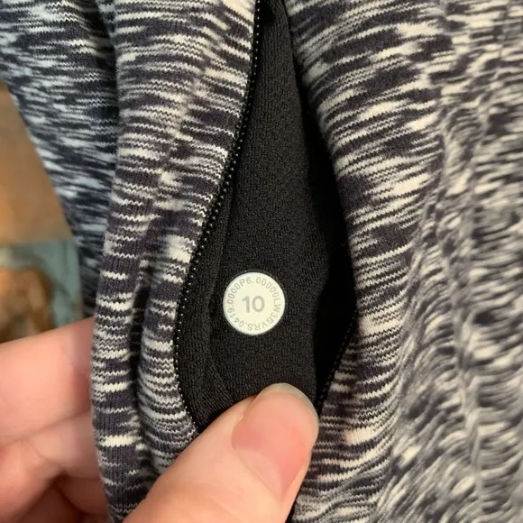 Lululemon Runderful Long‎ Sleeve Top Womens 10 Black Athletic Running Activewear - Image 5