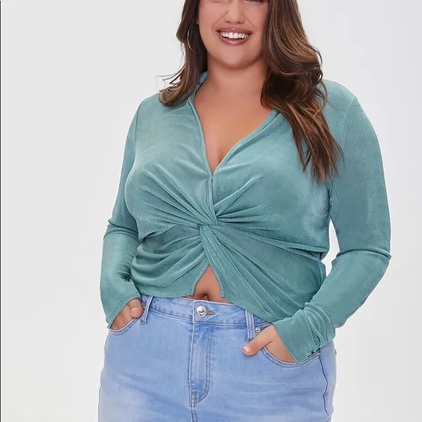 NWT Forever 21 Plus Size Blue Green Long Sleeve Twist Front Top - Image 3