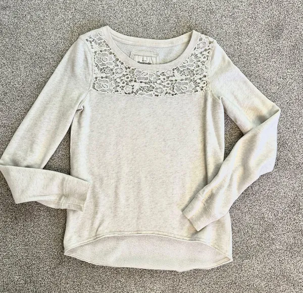 Abercrombie & Fitch Lace Crewneck Sweatshirt Cream Small - Image 2