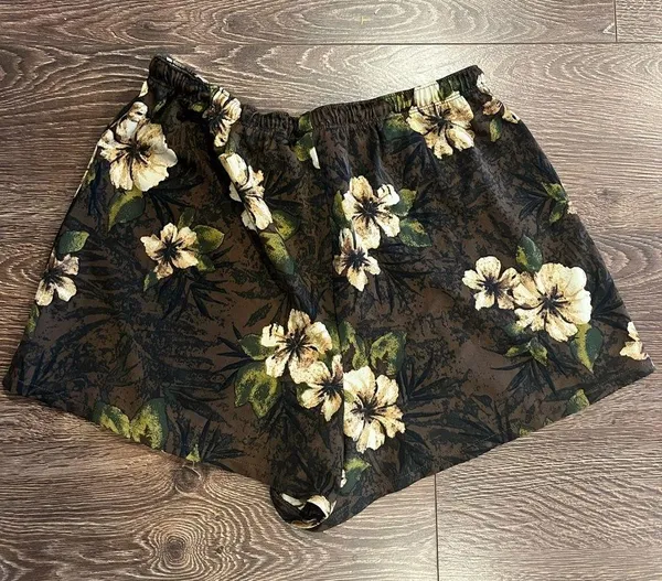 Lands' End Hawaiian print shorts - Image 2