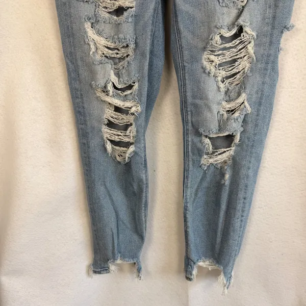 American Eagle Mom Jeans‎ Light Wash Distressed Ripped Denim Womens 6 Stretch - Image 4