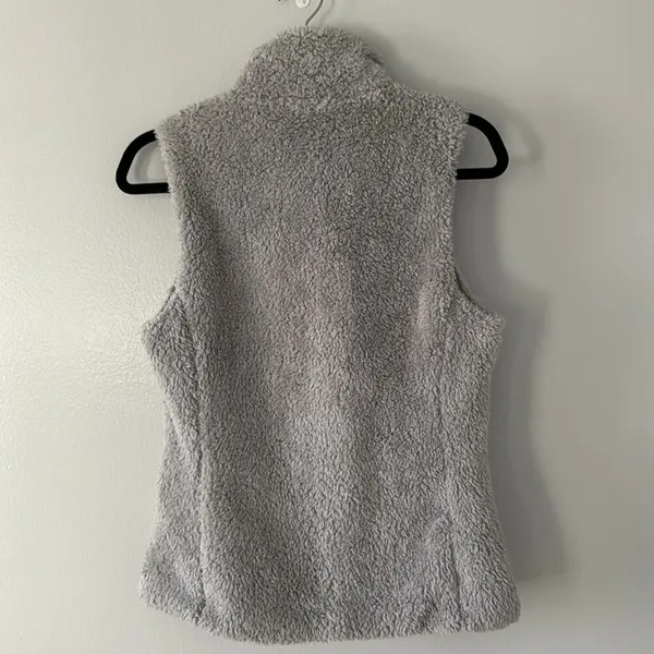 Patagonia Women’s Los Gatos Fuzzy Vest Warm Athleisure Winter Cozy - Image 6