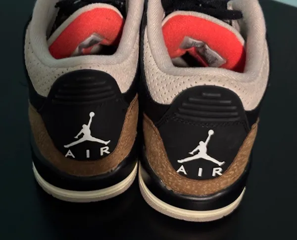 Nike Jordan Air Jordan’s boys size 5y - Image 3