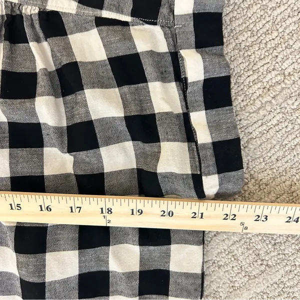 Loft Black and White Checkered Wonen’s Button Down Cap Sleeve Shirt Medium Petite - Image 4