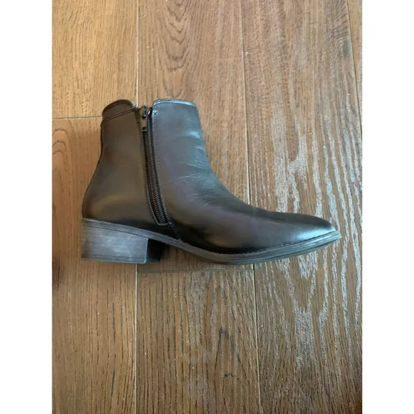 Steve‎ Madden black booties with double zipper - Image 3