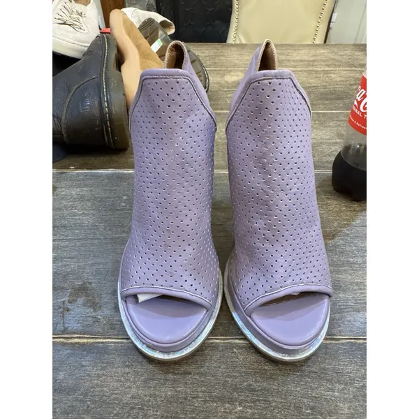 Vero Cuoio Lavender Perforated Peep Toe Heeled Bootie Size‎ 37 US 6.5 - Image 4