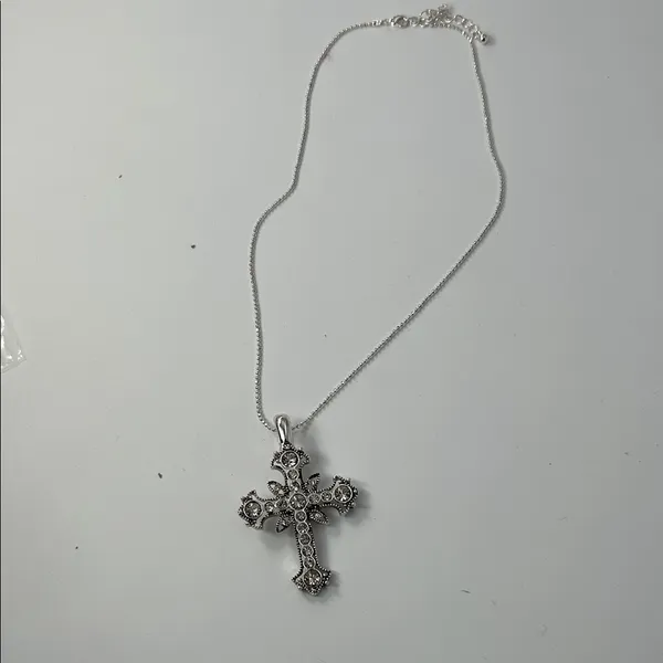 Elegant Silver Cross Pendant Necklace - Image 8