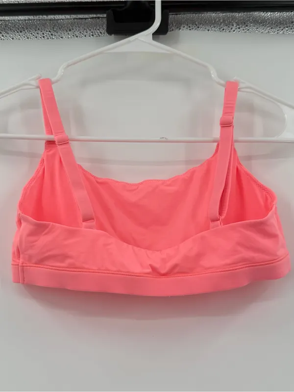 Skims medium sports bra pink - Image 2