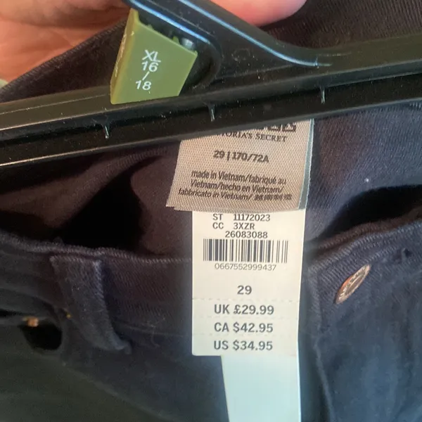 PINK NWT black shorts size 29 - Image 3