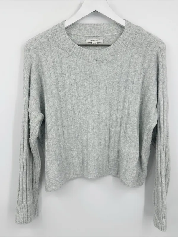 American Eagle Gray Cropped Lightweight Sweater Size Small - Image 8