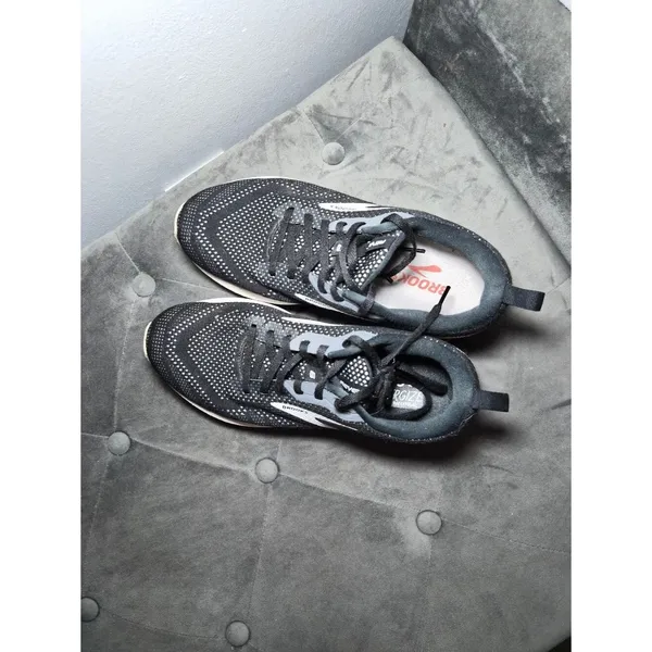 Brooks Revel Running Shoes 8.5 Medium B - Black with White Accents - Image 2