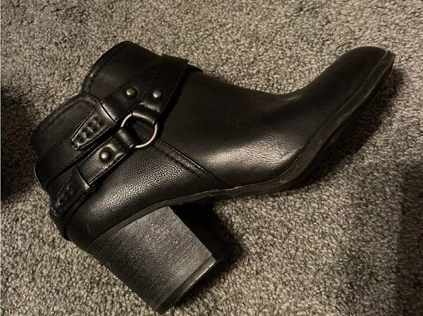 Hot tomato heeled booties Size 9 - Image 4