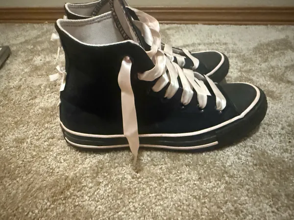 Pink and black Converse  - Image 2