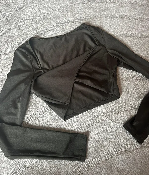 Twist Front Olive Green Crop Top Size M - Image 3
