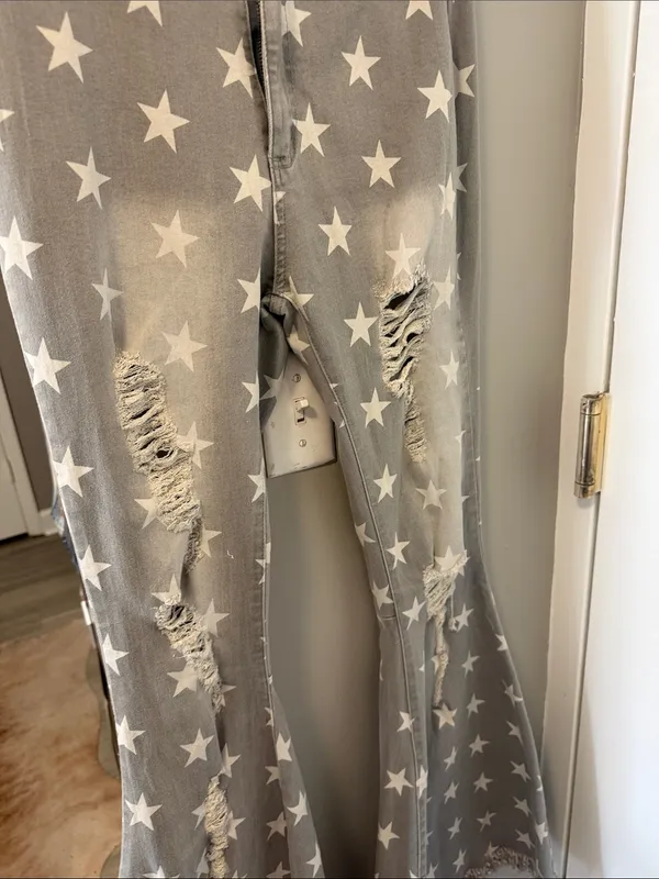 NWT Peach Love California Grey Star Distressed Bell Bottom Jeans Sz M /29 - Image 4