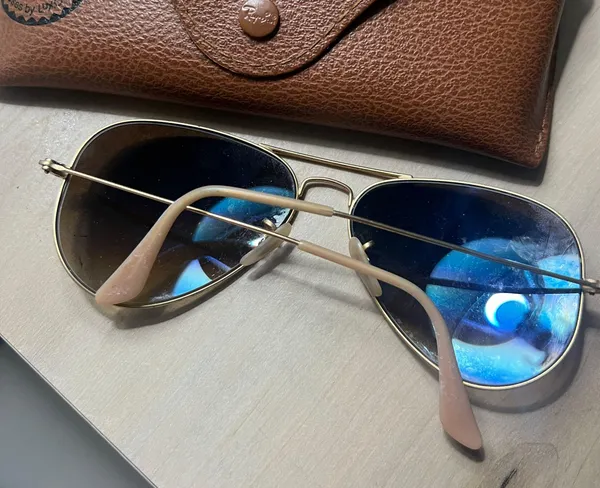 Ray-Ban Gold Aviator - Image 3