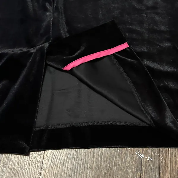 New Gretchen Scott Designs Black Velvet Mini Skirt Size‎ Large - Image 3