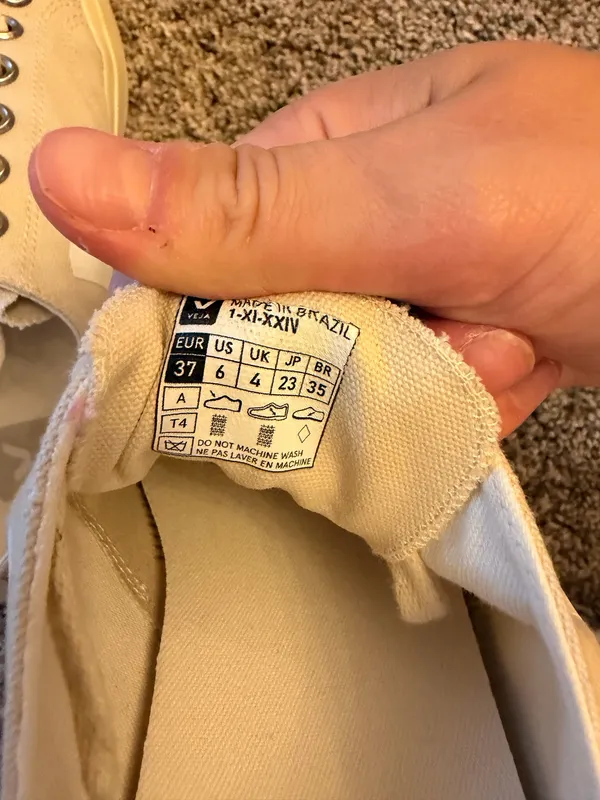 VEJA Sneakers - Image 6