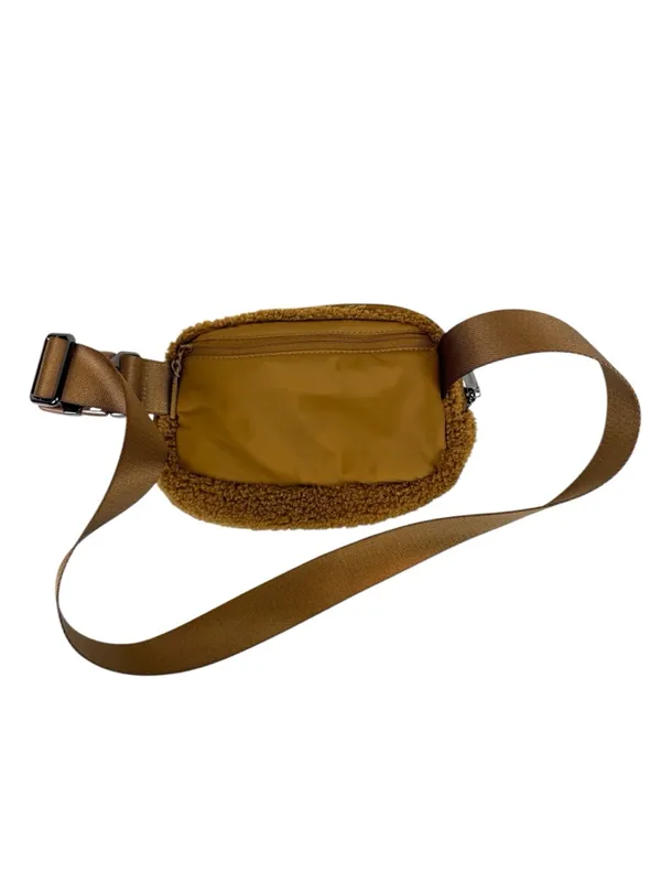 Lululemon Everywhere Belt Bag‎ 1L Fleece Burnt Caramel Sherpa - Image 4