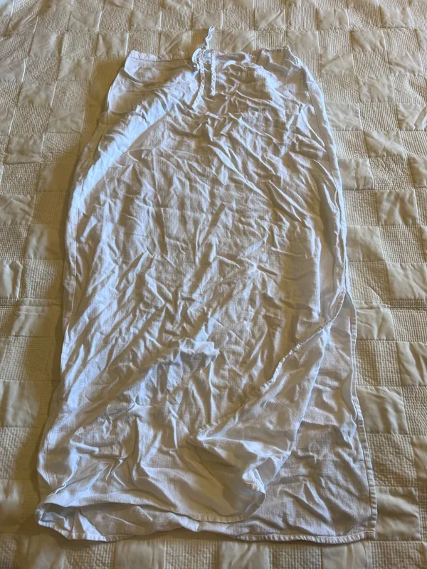 Long While Skirt with Slit - Image 4