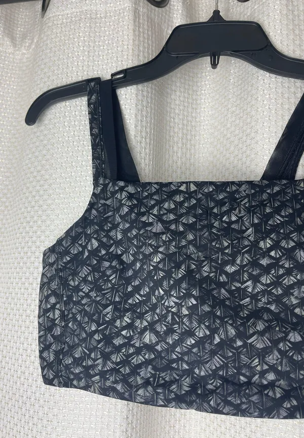 Lululemon Sports Bra (8) - Image 7