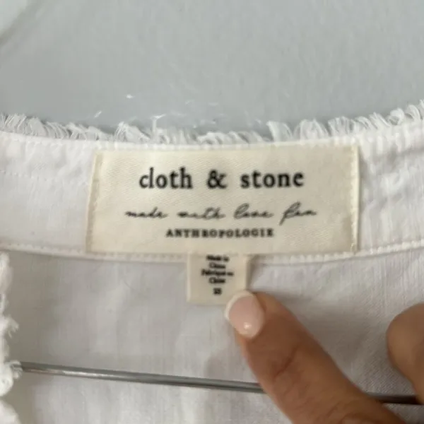 Cloth & Stone Tencel Button Down Shirt Raw hem and pockets Size Small White - Image 2