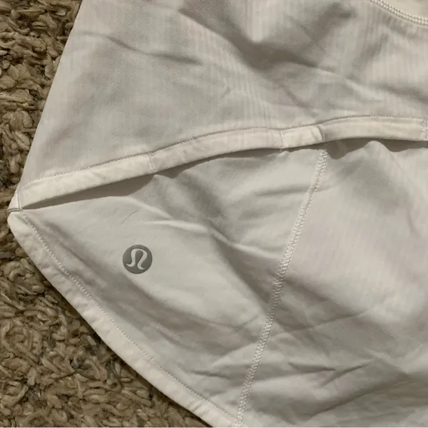 white speed up high rise 2.5” shorts size 6 - Image 3