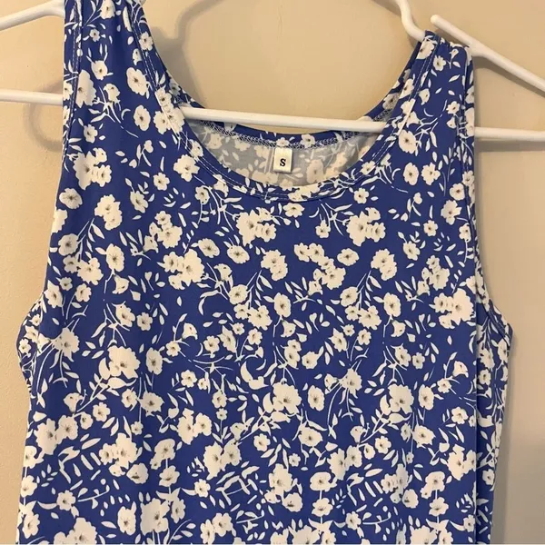 Flowy Chic Blue Floral Maxi Dress - Image 5