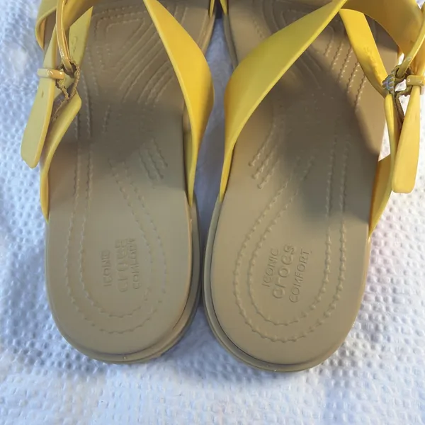 WOMEN'S CROCS TULUM TOE POST SANDALS Canary Tan W9 - Image 4