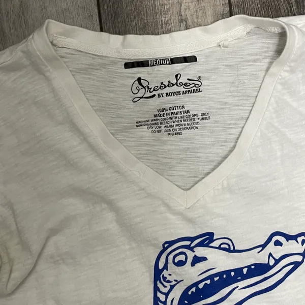 Pressbox UF Gators Blue and White V-neck Tshirt Size Medium - Image 10