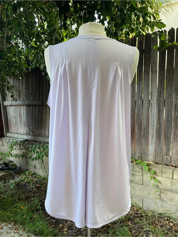 Lululemon lightweight split back training tank top lavender frost yoga Pilates - Image 4