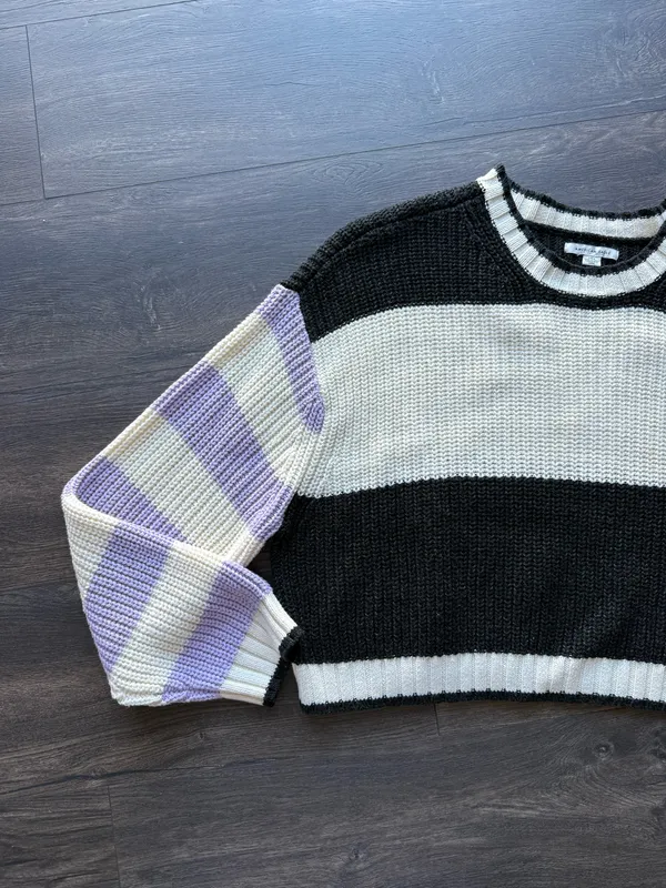 American Eagle Sweater Cropped - Image 4