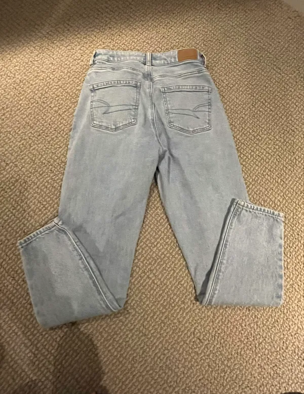 American Eagle Lightwash Jeans - Image 3