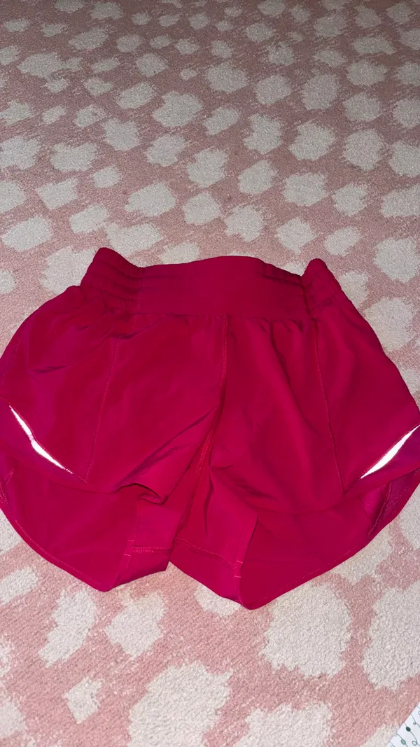 Pink Lululemon Shorts Hotty Hot 2.5" High-Rise - Image 4