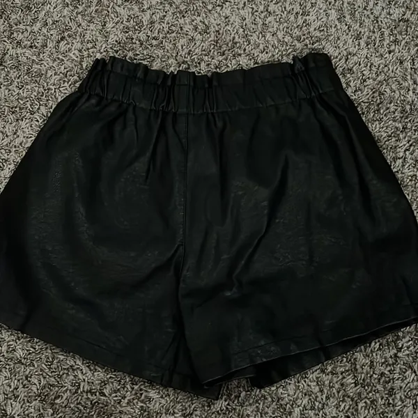 faux leather high waisted paperbag shorts - Image 6
