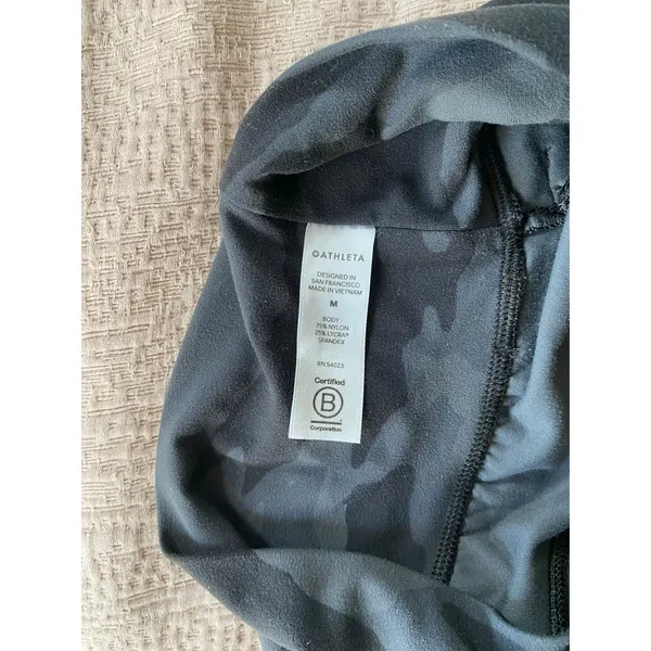 ATHLETA Salutation Black Camo Joggers Size Medium - Image 9