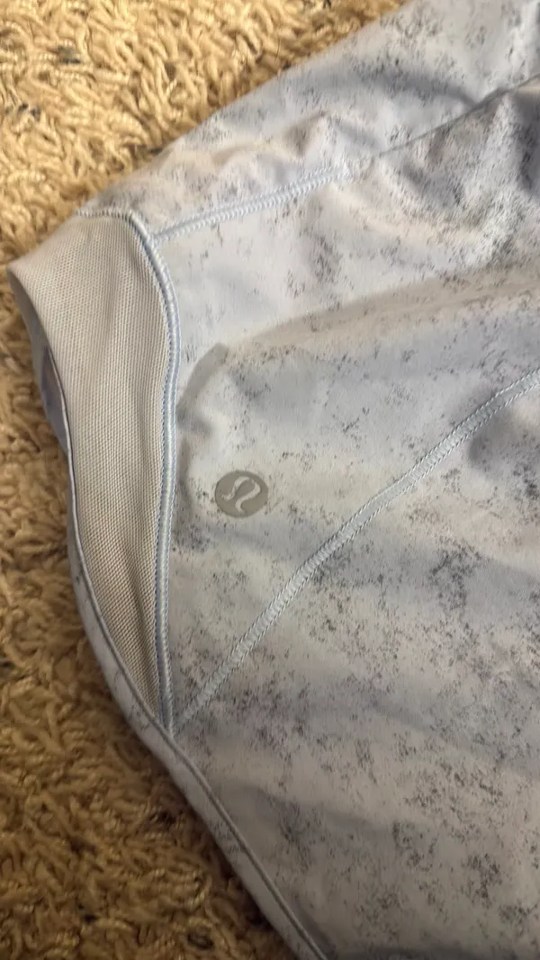 Lululemon Shorts Hot 4" High-Rise - Image 4
