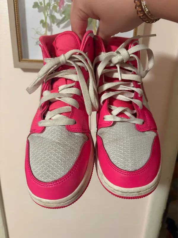 Pink 2019 Jordan 1s - Image 3