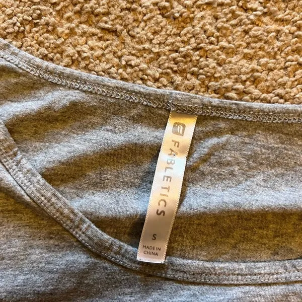 Fabletics small grey tee‎ - Image 5