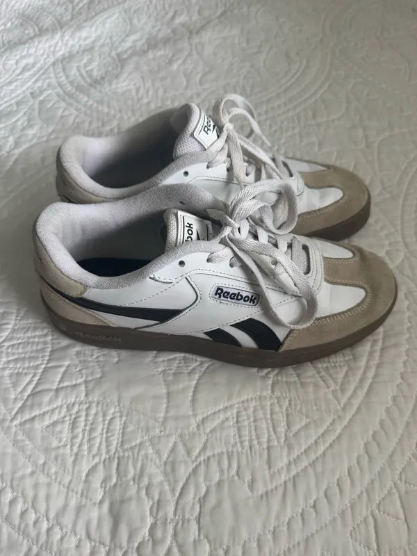 Reebok Classic Women’s Sneakers - Image 2