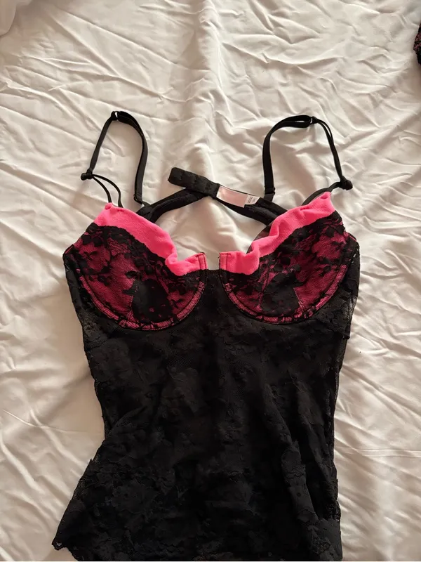 Victoria's Secret Black Lace Bustier with Hot Pink Cups - Image 3