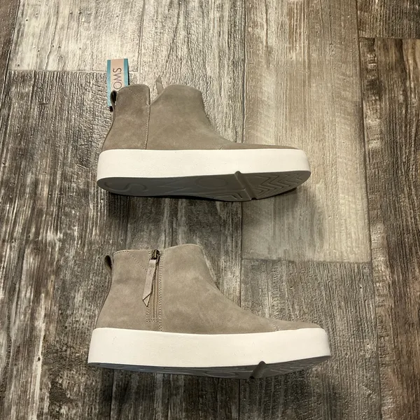 Toms Taupe Suede Slip-On Ankle Boot with White Platform Size 8 - Image 11