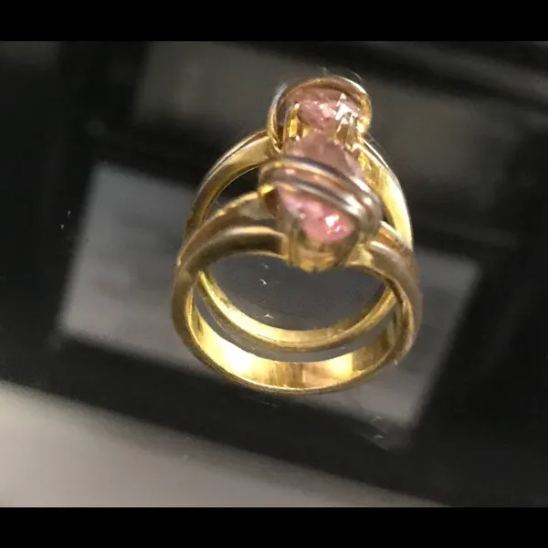 Gold Ring with Pink Stone Sz 8 - Image 3
