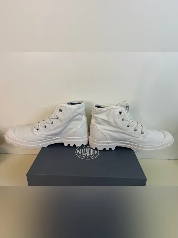 NWT Palladium Pampa Hi Canvas Boots - Star White colorway 8.5 - Image 6