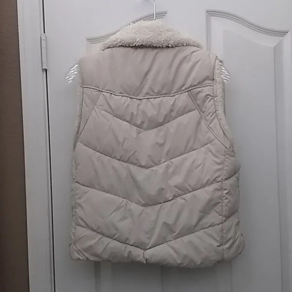 FINAL MARKDOWN Pao sport quilted vest large - Image 9