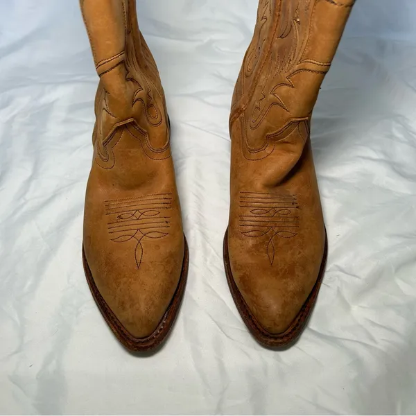 Frye vintage tan western cowboy pull on pointed toe boots women’s shoe size 7.5 - Image 4